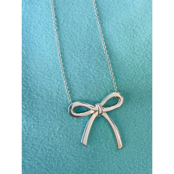 Tiffany & Co Sterling Silver 925 Ribbon Necklace Bow Pendant Medium Charm 16 In